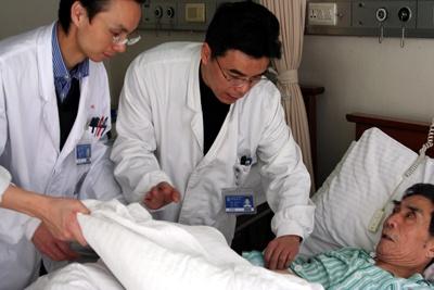 王明亮